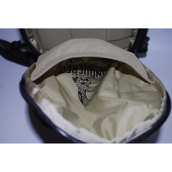 VIKTOS Upscale 3 Tactical Slingbag Water‑Resistant CCW Bag Logo Used - Picture 4 of 8